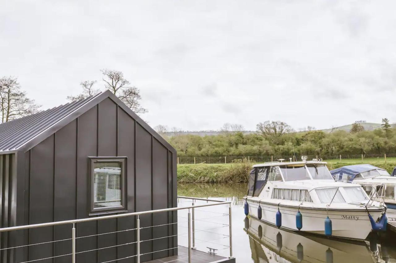Water Cabin With Water Sports Equipment And Bikes, Bath Bristol Exterior foto